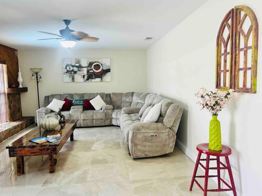 Vintage Family Scape + Heated Pool&Discount Villa Tampa Bagian luar foto