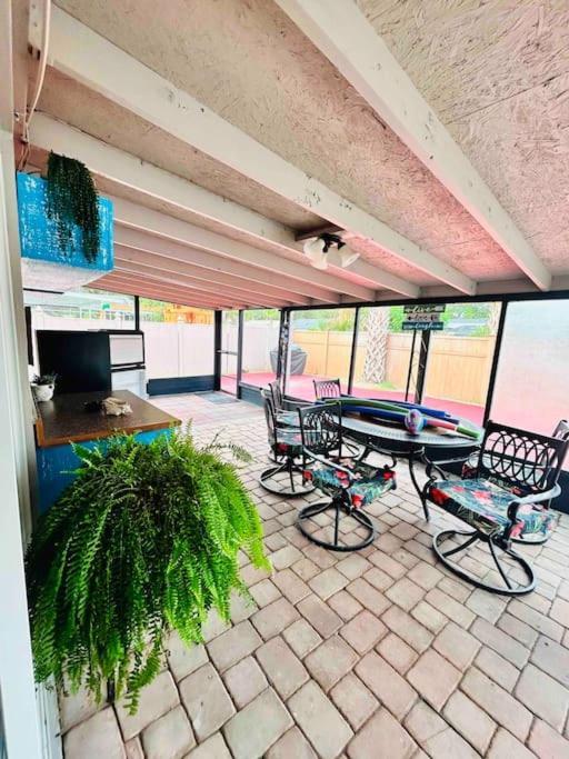 Vintage Family Scape + Heated Pool&Discount Villa Tampa Bagian luar foto