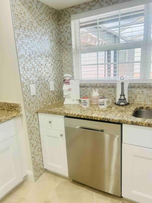 Vintage Family Scape + Heated Pool&Discount Villa Tampa Bagian luar foto