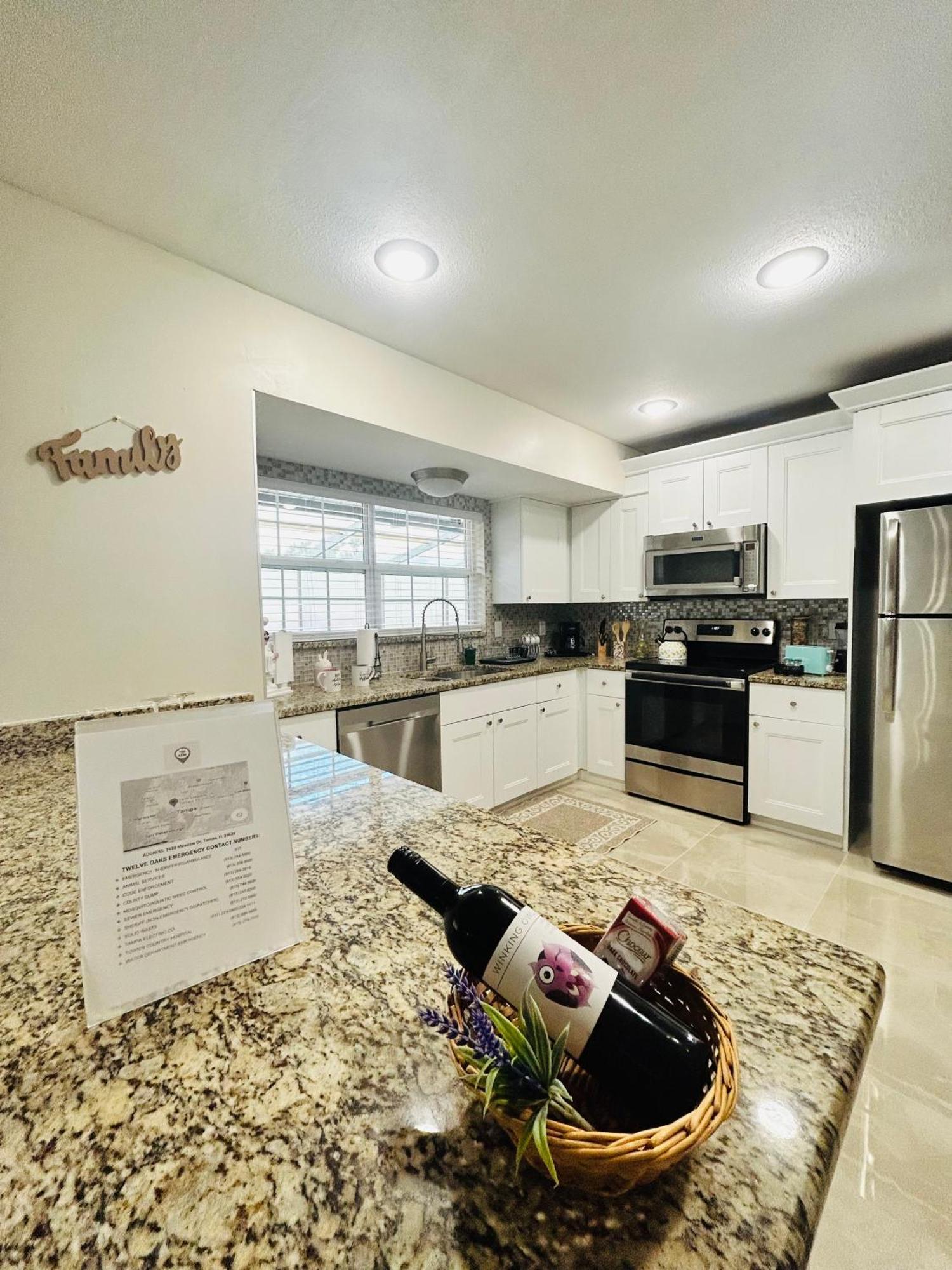 Vintage Family Scape + Heated Pool&Discount Villa Tampa Bagian luar foto